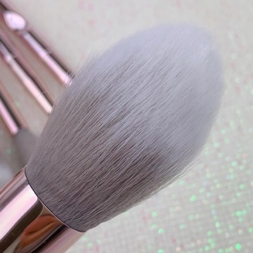 НАБОР ПРОФЕССИОНАЛЬНЫХ КИСТЕЙ ДЛЯ МАКИЯЖА Набор кистей из 10 шт.