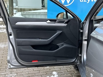 Volkswagen Passat B8 Variant Facelifting 1.5 TSI EVO 150KM 2021 Volkswagen Passat Podgrzewane fotele | APP | Tempo, zdjęcie 9