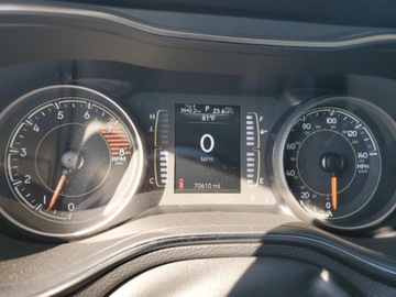 Jeep Cherokee V 2020 Jeep Cherokee 2020r., Latitude Plus, od ubezpieczalni 3.2 Benzyna 271KM, zdjęcie 10