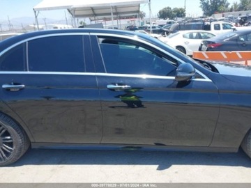 Mercedes Klasa E W213 2019 Mercedes-Benz Klasa E 2019 Mercedes-Benz E-Class E 300 RWD Sedan 2.0 241KM, zdjęcie 12