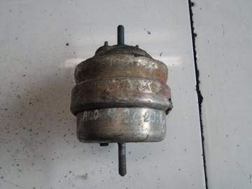 AUDI A4 B6 ULOŽENÍ MOTORU 8E0199379A