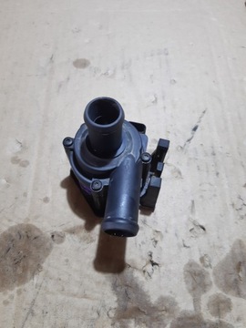 AUDI A4 B8 A5 Q5 PŘÍDAVNÁ ČERPADLO PUMPIČKA VODY 8K0965561A