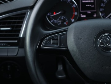 Skoda Fabia III Hatchback 1.2 TSI 110KM 2015 Skoda Fabia 1.2 TSI, Salon Polska, DSG, Klima, zdjęcie 17