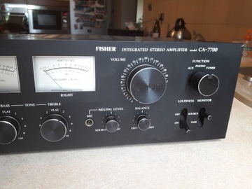 Усилитель FISHER CA7700 функционален и красив.