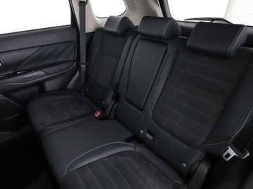 Mitsubishi Outlander III SUV PHEV Facelifting 2017 2.0 203KM 2017 Mitsubishi Outlander FV23% 4x4 PHEV full LED, zdjęcie 16