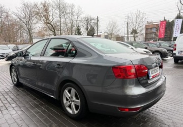 Volkswagen Jetta VI Sedan 1.2 TSI 105KM 2013 Volkswagen Jetta Salon Polska. Serwis ASO Czujniki 1.2 Benzyna 105KM, zdjęcie 28