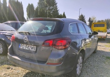 Opel Astra J Sports Tourer 1.7 CDTI ECOTEC 110KM 2011 Opel Astra 2011r, 1.7 CDTI. Uszkodzony lewy przod. Pali 1.7 Diesel 110KM, zdjęcie 3