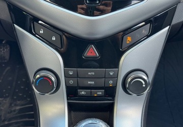 Chevrolet Cruze Sedan 1.8 16V DOHC 141KM 2011 Chevrolet Cruze 1,8 141KM Climatronic PDC Bezwypadkowy Serwis ASO 1.8, zdjęcie 19