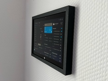 Домашний помощник для умного дома – установка на стену