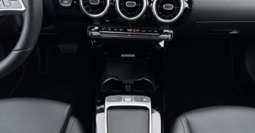 Mercedes CLA C118/X118 Coupe Facelifting 1.3 200 163KM 2024 Mercedes-Benz CLA Salon PL Od Dealera Kamera Android Podgrzewane fotele MB, zdjęcie 17