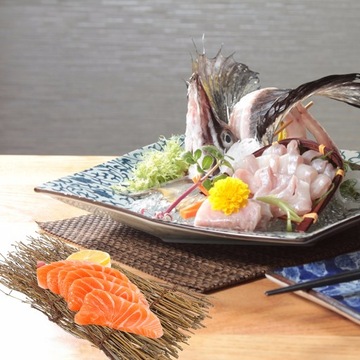 Миниатюрное украшение для тарелки в ресторане отеля