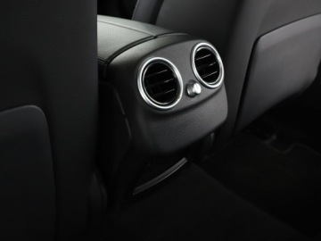 Mercedes Klasa C W205 Limuzyna 180 156KM 2018 Mercedes C 180 automat półskóra klima auto, zdjęcie 38