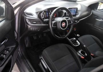 Fiat Tipo II Sedan 1.6 MultiJet 120KM 2017 Fiat Tipo Kamera cofania _ LED _ Alu felgi _ Podgrzewane fotele 1.6 Diesel, zdjęcie 19