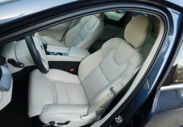 Volvo XC60 II Crossover D3 150KM 2020 Volvo XC 60 z Gwarancja Kamery 360 BLiS Skora Bezowa Panorama Dach 2.0, zdjęcie 11