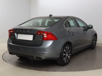 Volvo S60 II Sedan Facelifting 2.0 D4 DRIVE-E 190KM 2017 Volvo S60 D4, Salon Polska, Serwis ASO, 187 KM, zdjęcie 4