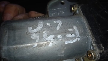 BMW 3 E46 ZVEDÁK OKNO LEVÝ PŘEDNÍ 83620630