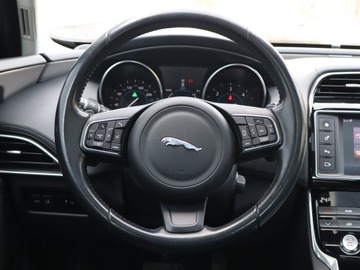Jaguar XE Sedan 2.0 i4 180KM 2018 Jaguar XE 20d, 177 KM, Automat, Skóra, Navi, zdjęcie 14