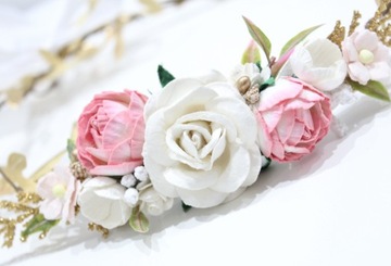 Нежный венок для причастия в стиле бохо в белом, розовом и золотом цветах