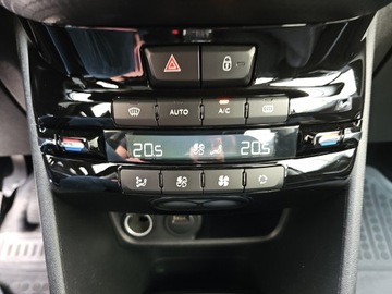 Peugeot 2008 I SUV Facelifting 1.2 PureTech 130KM 2018 Peugeot 2008 Dealer Peugeot | Polski Salon | Gwara, zdjęcie 19