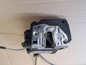 MERCEDES E TŘÍDA W211 ZÁMEK DVEŘE PRAVÝ PŘEDNÍ