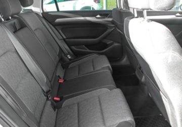 Volkswagen Passat B8 Variant Facelifting 2.0 TDI SCR 150KM 2023 Volkswagen Passat 2.0 TDI 150KM DSG Business Fotele Podgrzewane LED MATRIX, zdjęcie 11