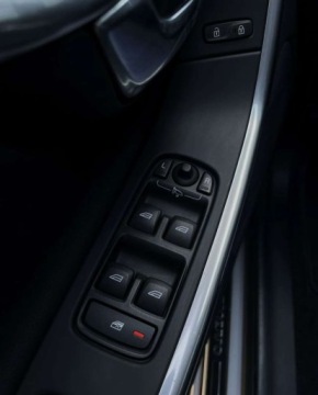 Volvo V60 I Kombi Facelifting 2.0 D4 DRIVE-E 190KM 2016 Volvo V60 D4 190KM SKORY BEZWYPADKOWY automat gwarancja nowe opony, zdjęcie 24