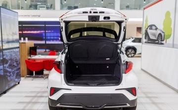 Toyota C-HR I Crossover Facelifting 2.0 Hybrid Dynamic Force 184KM 2023 Toyota C-HR 2.0 Hybrid GR Sport 2.0 Hybryda 184KM, zdjęcie 28
