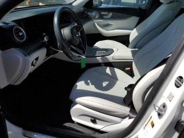 Mercedes Klasa E W213 2021 Mercedes-Benz Klasa E 350, 2021r., 2.0L 2.0 Benzyna 255KM, zdjęcie 8