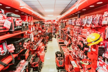 Нож со сломанным лезвием STALCO 18мм TAPECIAK TAPET