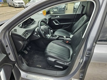 Peugeot 308 II SW Facelifting 1.2 PureTech 110KM 2019 Peugeot 308 SW 1.2 benzyna 110KM skóry panorama, zdjęcie 4