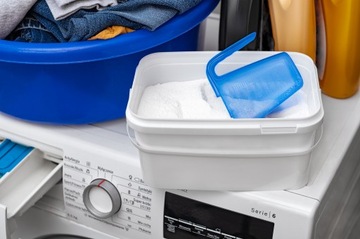 Белое прямоугольное ведро 10л с крышкой для еды.