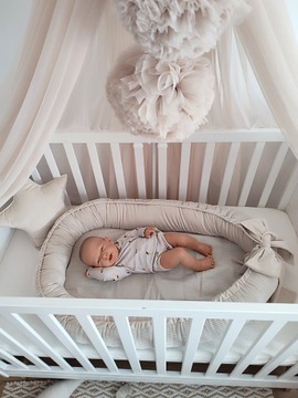 Балдахин с помпонами на кровать 