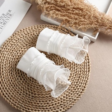 Белый фоторукав на ногти с рюшами