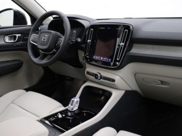 Volvo XC40 2025 VOLVO XC40 B4 Plus Dark Suv 2.0 (211KM) 2025, zdjęcie 17