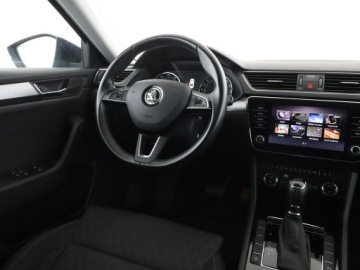 Skoda Superb III Liftback 1.8 TSI 180KM 2018 Škoda Superb Skoda Superb DSG bi-xenon/LED navi, zdjęcie 15