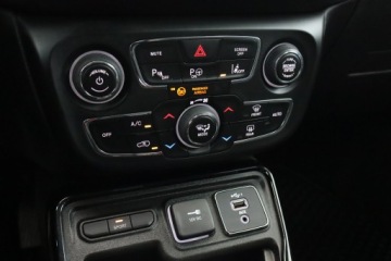 Jeep Compass II SUV Facelifting 1.3 GSE T4 150KM 2021 Jeep Compass 1.3 T-GDI, Salon Polska, zdjęcie 15