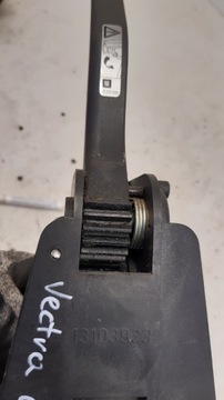 DRŽÁK OPUSTIT HÁK 13103933 OPEL VECTRA C FACELIFT