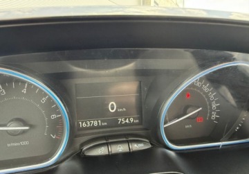 Peugeot 2008 I SUV Facelifting 1.2 PureTech 110KM 2019 Peugeot 2008 1.2 Benzyna 110KM, zdjęcie 17