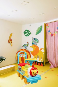 ИНТЕРАКТИВНЫЙ ЛОКОМОТИВНЫЙ ПРИЦЕП RIDE-ON PUSHER СО ЗВУКОВЫМ ПОЕЗДОМ