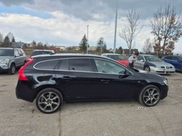 Volvo V60 I Kombi Facelifting 2.0 D3 DRIVE-E 150KM 2016 Volvo V60 Volvo V60 Ocean Race Edition 2,0 Diesel Zamiana 2.0 Diesel 150KM, zdjęcie 12