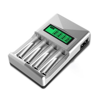 Зарядное устройство для аккумуляторов с 12 розетками.