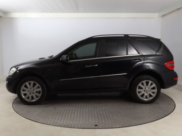 Mercedes Klasa M W164 Off-roader Facelifting 3.0 V6 (350 CDI) 231KM 2010 Mercedes ML ML 350 CDI, 227 KM, 4X4, Automat, zdjęcie 2