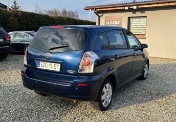 Toyota Corolla Verso E120 1.8 VVT-i 130KM 2004 Toyota Corolla Verso 2004r 1.8 Benzyna 129KM, zdjęcie 5