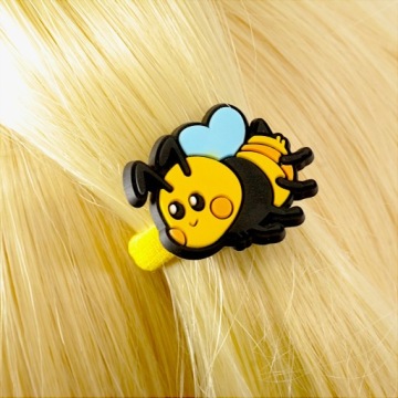 Резиновые украшения на резинках для волос.