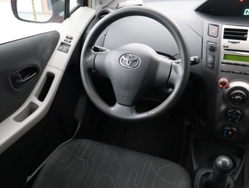 Toyota Yaris II Hatchback 5d 1.0 VVT-i 69KM 2010 Toyota Yaris 1.0 VVT-i, Salon Polska, Serwis ASO, zdjęcie 6