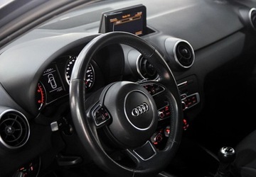Audi A1 I Sportback 5d Facelifting 1.4 TDI ultra 90KM 2015 Audi A1 Sportback S line _ Alu 17 _ Czujniki parkowania _ 5 drzwi 1.4 90KM, zdjęcie 14