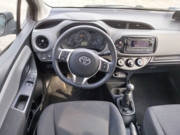 Toyota Yaris III Hatchback 5d Facelifting 2017 1.5 Dual VVT-iE 111KM 2018 Toyota Yaris 1.5 Dual VVT-i, Salon Polska, zdjęcie 1