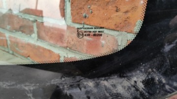 ПЕРЕДНЕЕ ОКНО JEEP GRAND CHEROKEE WJ