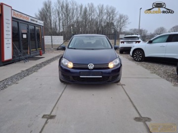 Volkswagen Golf VI Hatchback 5d 1.6 TDI-CR DPF BlueMotion 105KM 2010 Volkswagen Golf 1,6 TDI 105 KM klima elektryka pdc alu oplacony 1.6 Diesel, zdjęcie 4