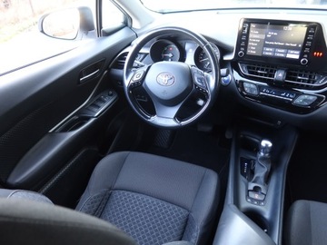 Toyota C-HR I Crossover 1.8 Hybrid 122KM 2019 Toyota C-HR 1.8 Hybrid, Salon Polska, zdjęcie 6